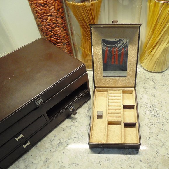 Women's Red Envelope Leather Jewelry Box - Picture 3 of 9